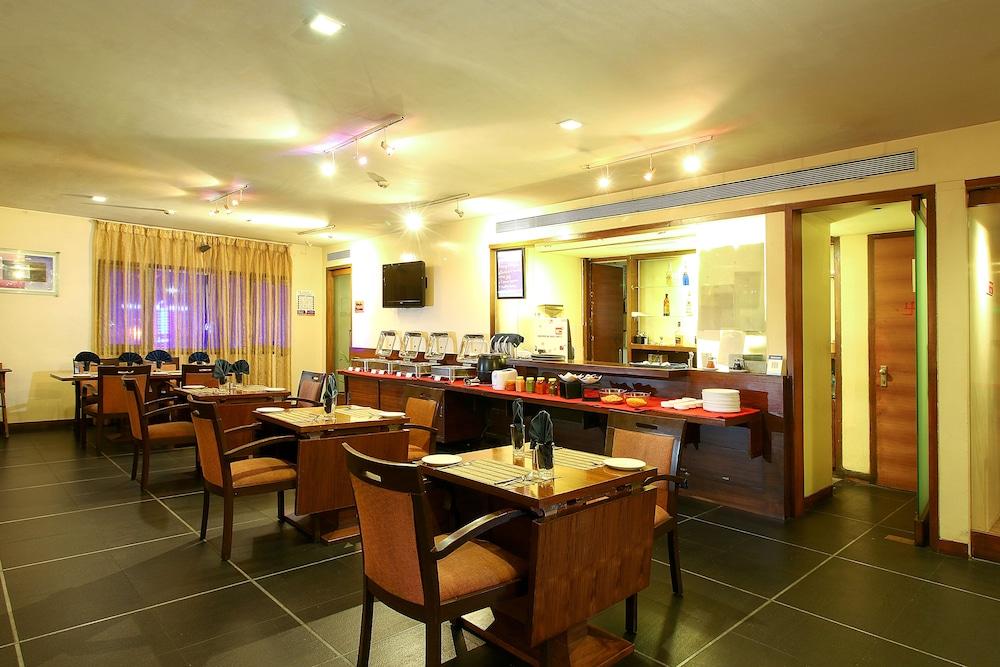 Hotel Studio Estique Пуна Экстерьер фото