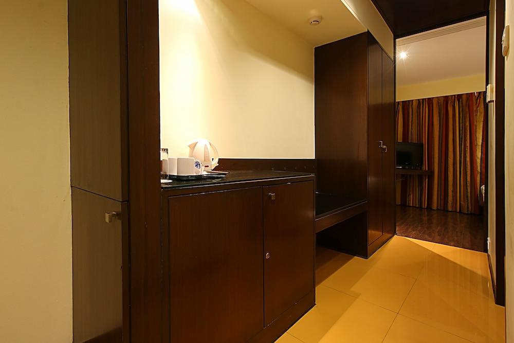 Hotel Studio Estique Пуна Экстерьер фото