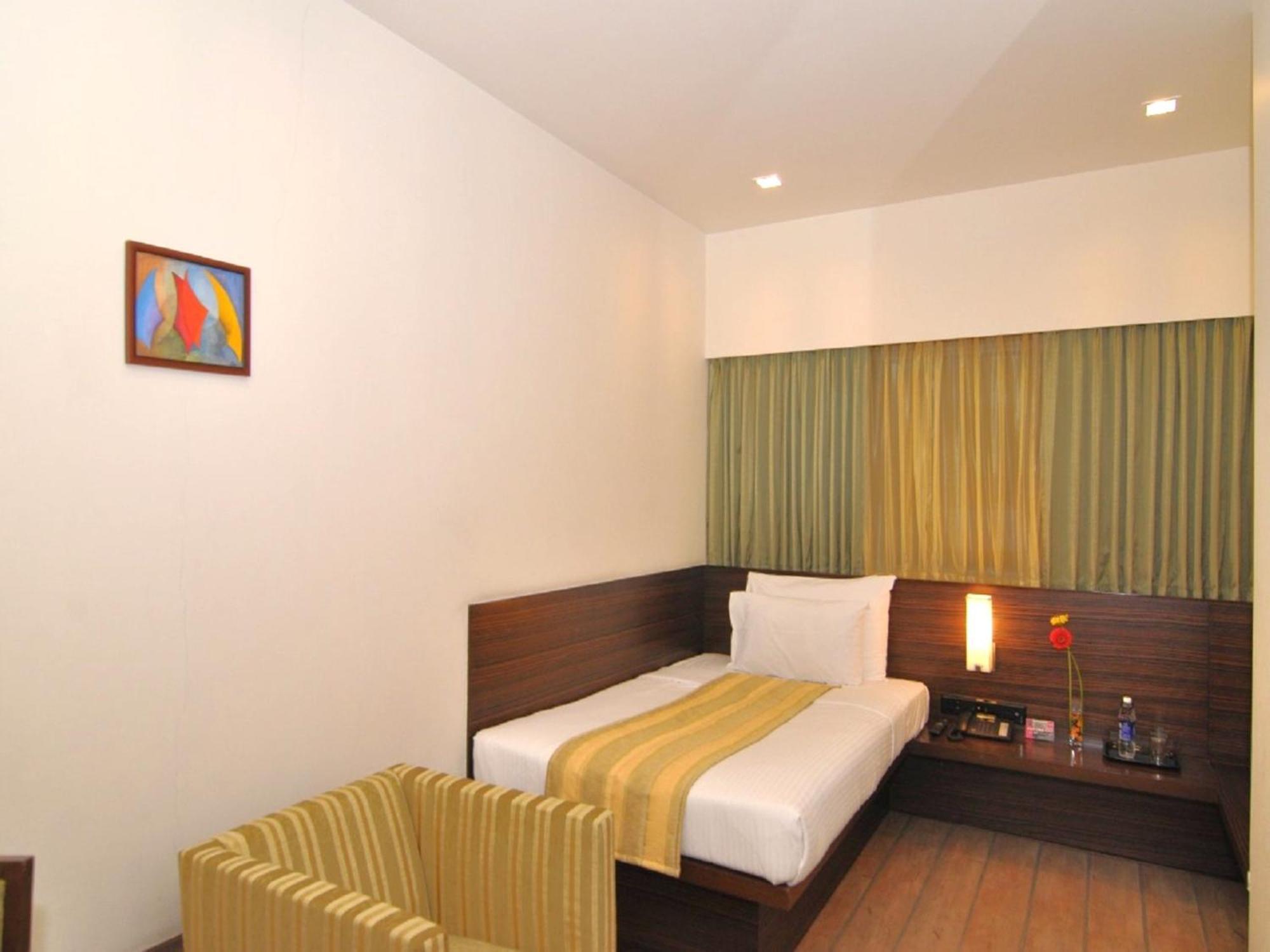 Hotel Studio Estique Пуна Экстерьер фото