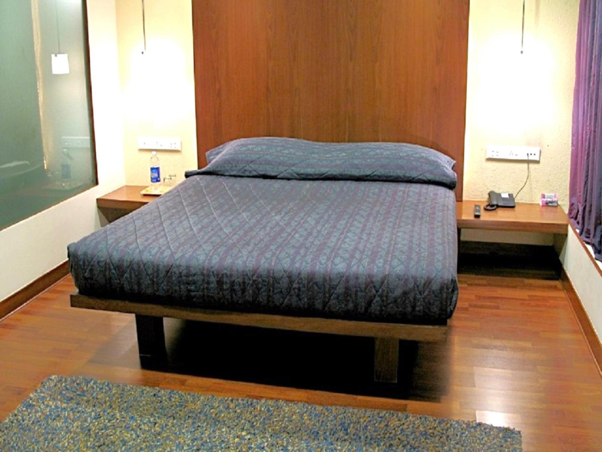 Hotel Studio Estique Пуна Экстерьер фото