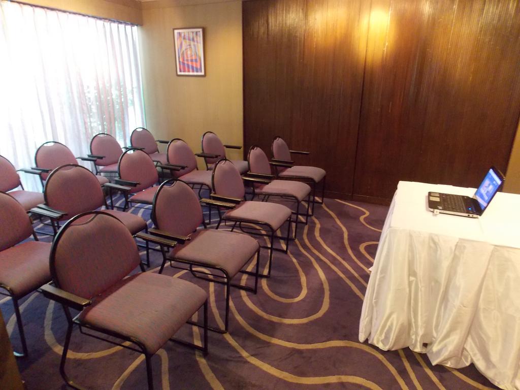 Hotel Studio Estique Пуна Экстерьер фото