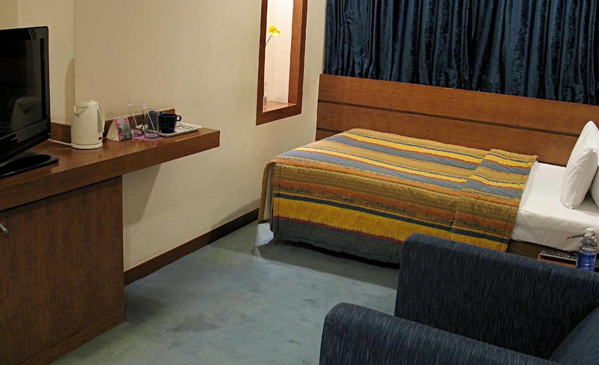 Hotel Studio Estique Пуна Экстерьер фото