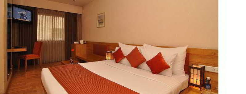 Hotel Studio Estique Пуна Экстерьер фото